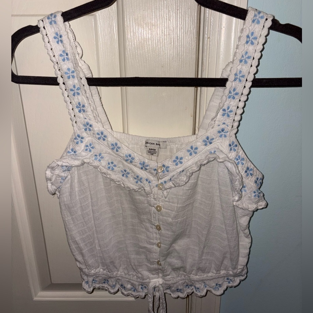 American Eagle White Top with Blue Floral Accents